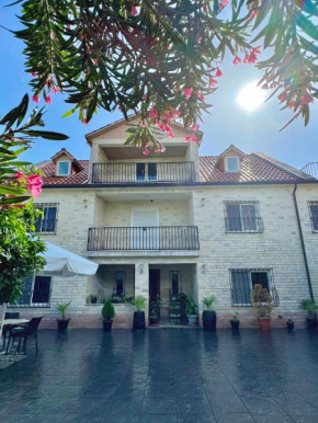 Villa Agos